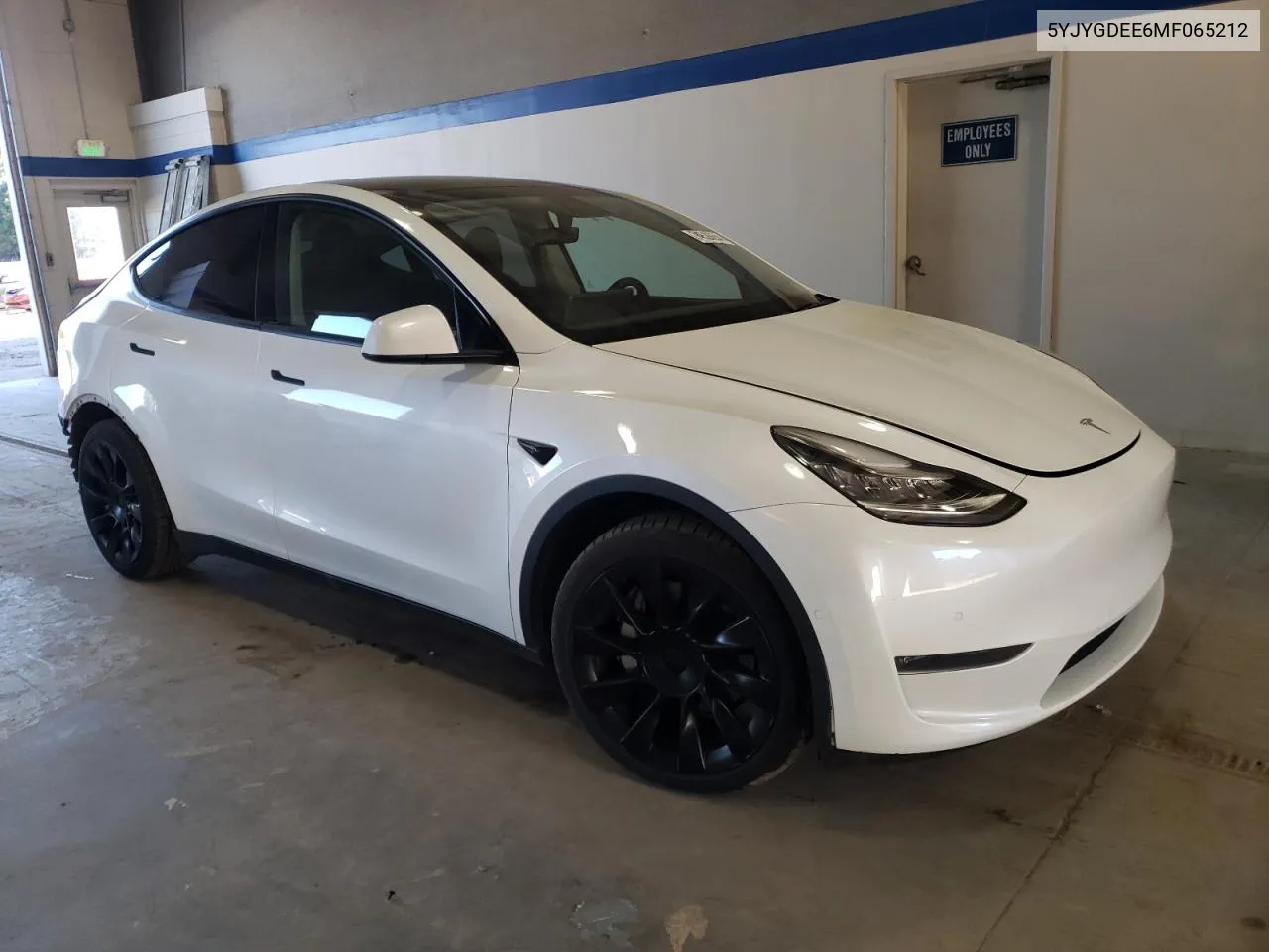 2021 Tesla Model Y VIN: 5YJYGDEE6MF065212 Lot: 74526654