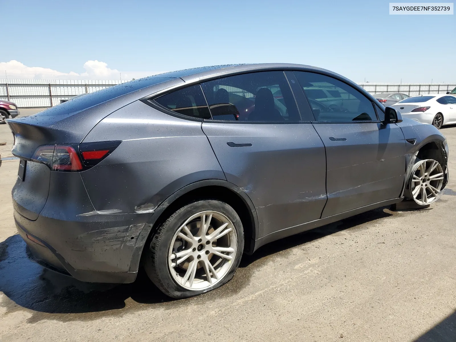 7SAYGDEE7NF352739 2022 Tesla Model Y