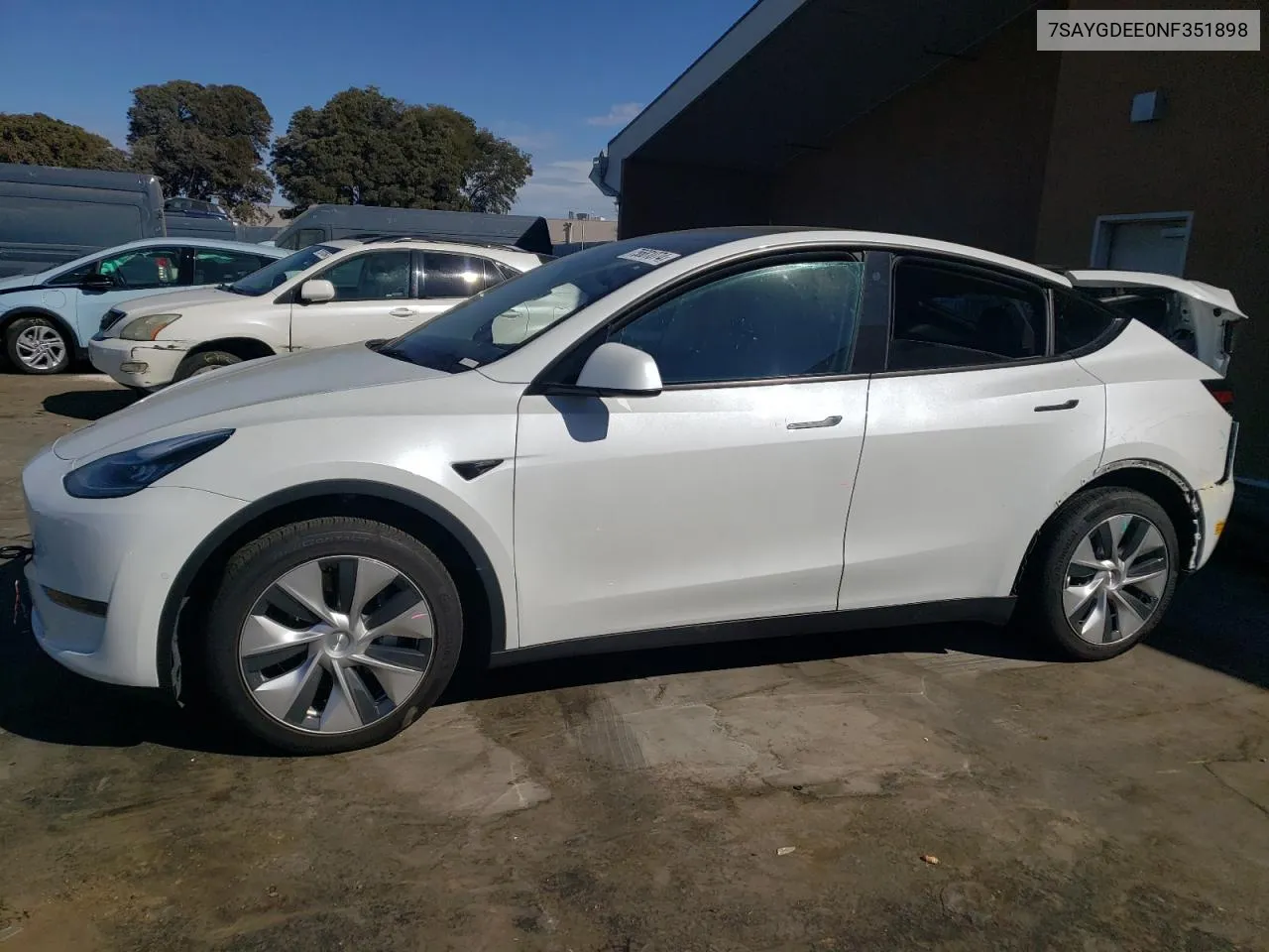 2022 Tesla Model Y VIN: 7SAYGDEE0NF351898 Lot: 75681074