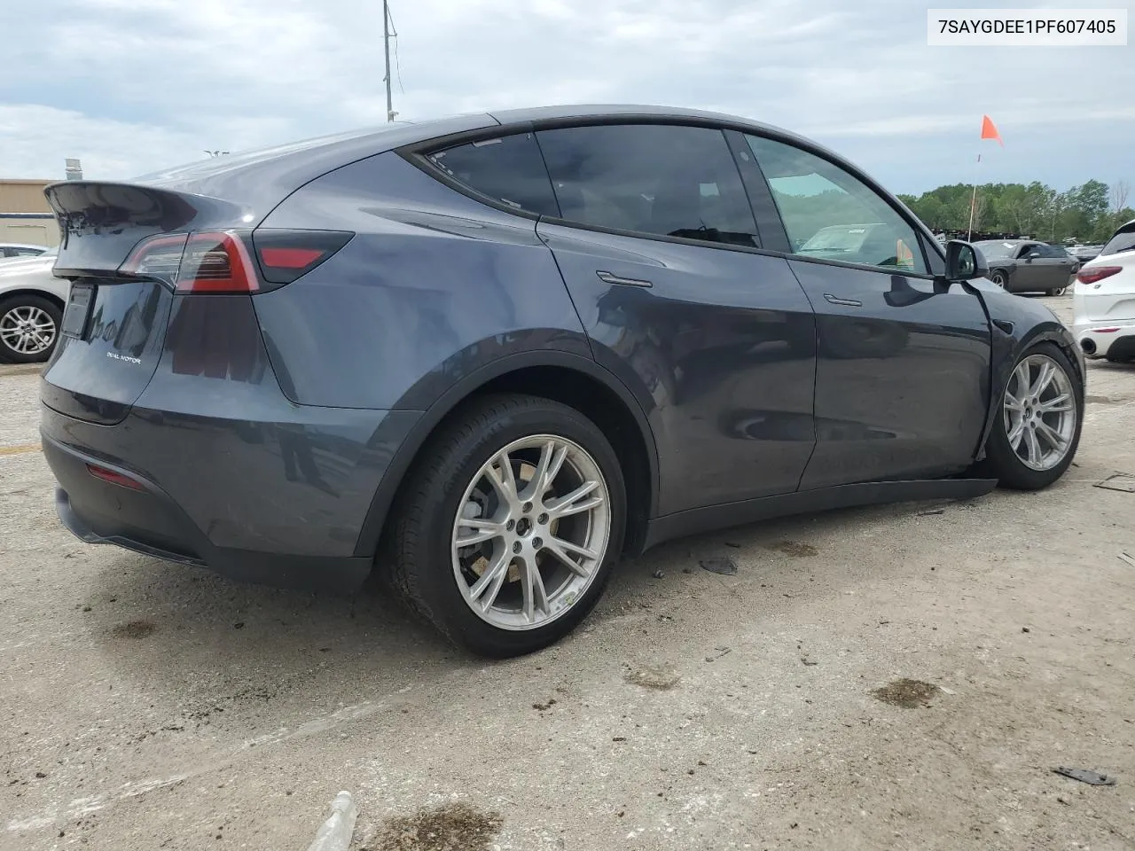 7SAYGDEE1PF607405 2023 Tesla Model Y