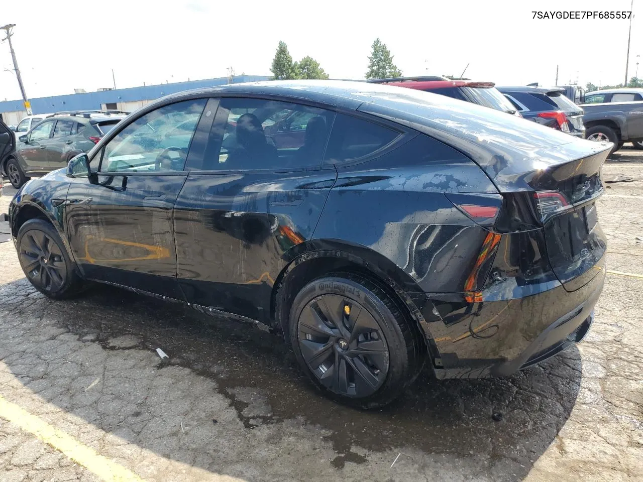 7SAYGDEE7PF685557 2023 Tesla Model Y