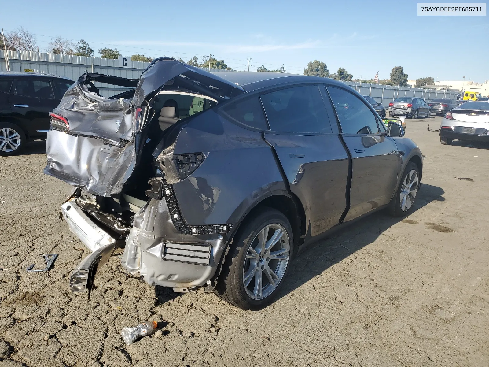 7SAYGDEE2PF685711 2023 Tesla Model Y