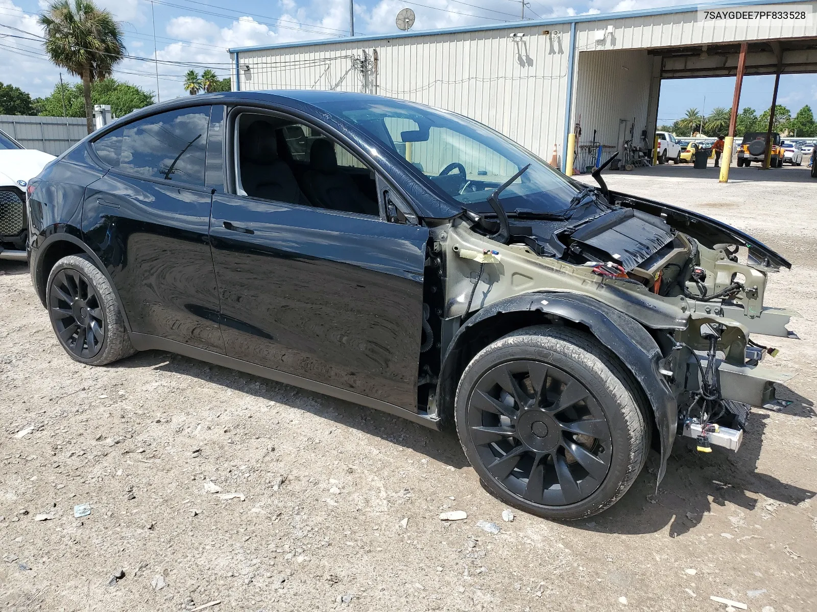 7SAYGDEE7PF833528 2023 Tesla Model Y