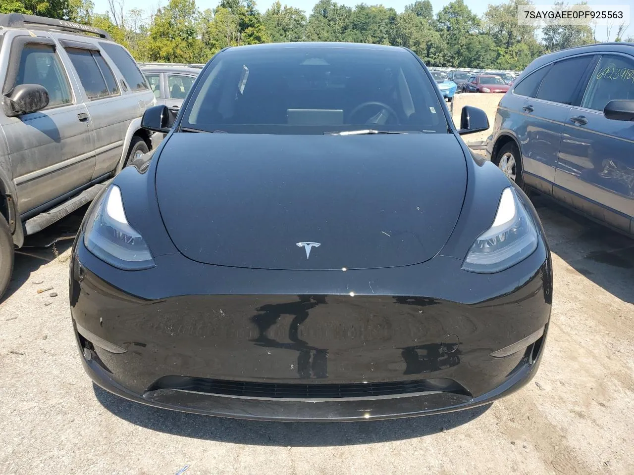 7SAYGAEE0PF925563 2023 Tesla Model Y