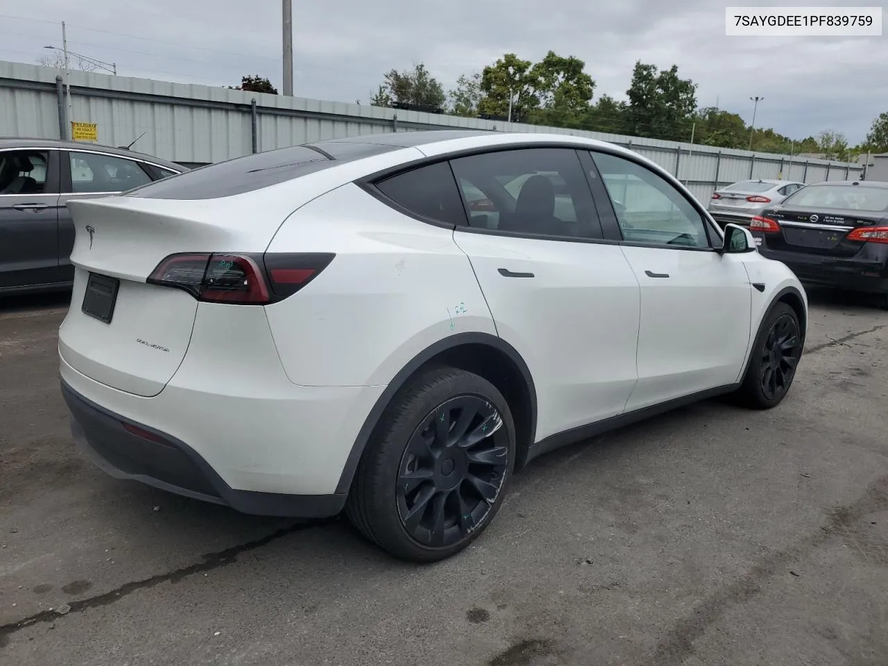 7SAYGDEE1PF839759 2023 Tesla Model Y