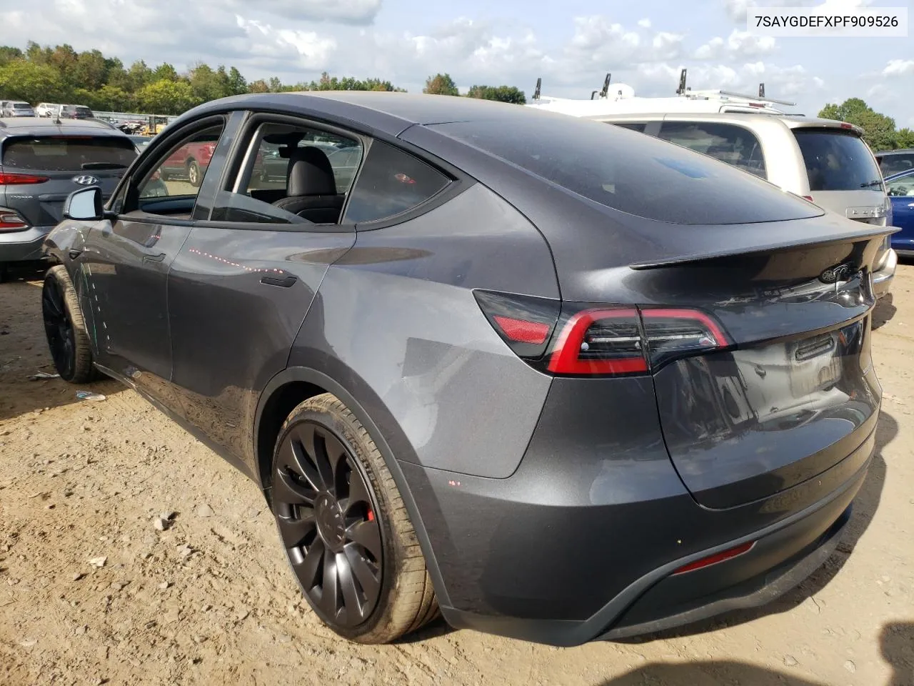 7SAYGDEFXPF909526 2023 Tesla Model Y