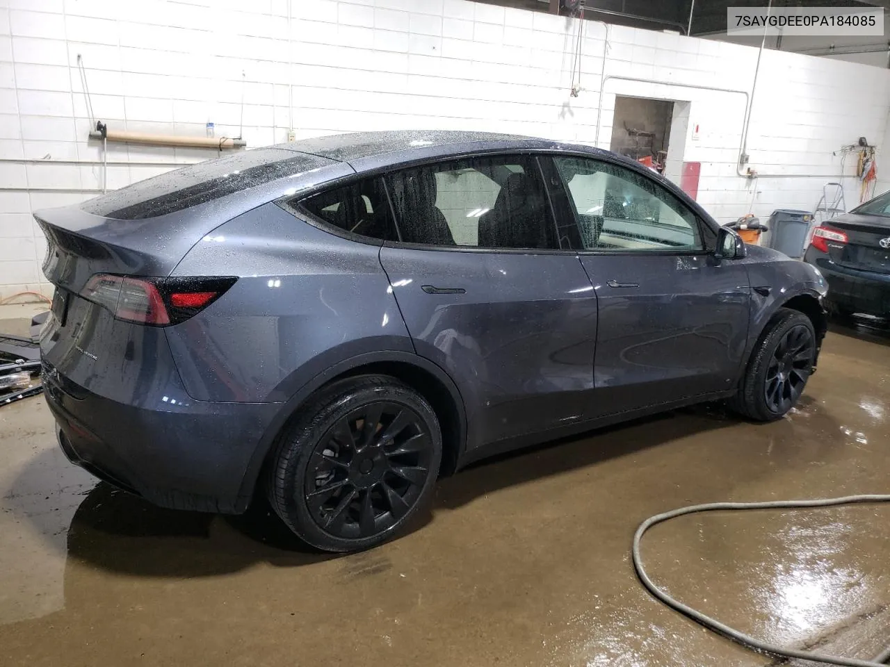 7SAYGDEE0PA184085 2023 Tesla Model Y