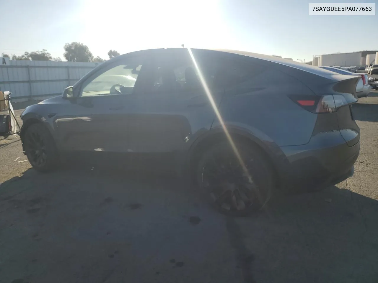 2023 Tesla Model Y VIN: 7SAYGDEE5PA077663 Lot: 76091524