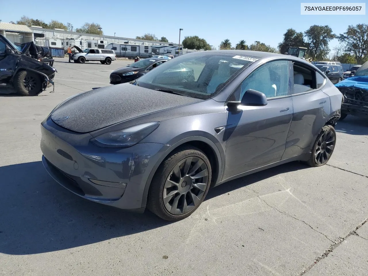 7SAYGAEE0PF696057 2023 Tesla Model Y