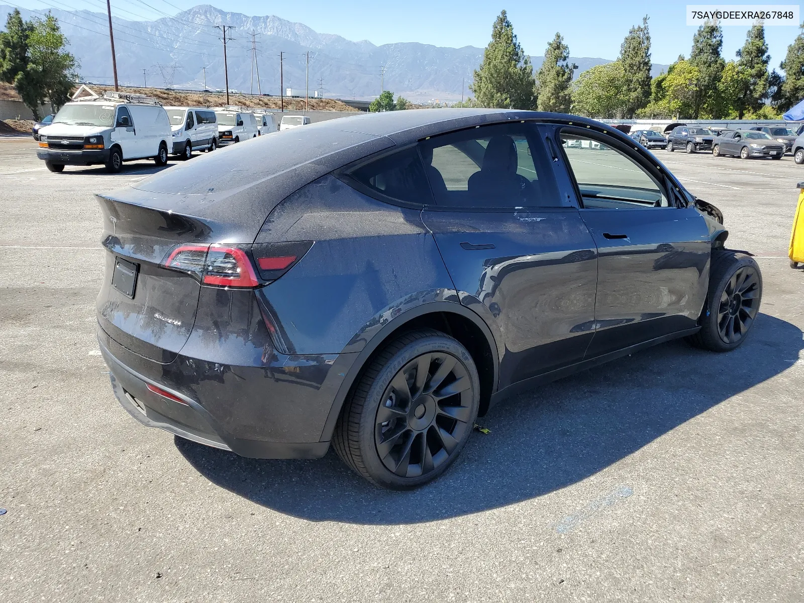 2024 Tesla Model Y VIN: 7SAYGDEEXRA267848 Lot: 61756064