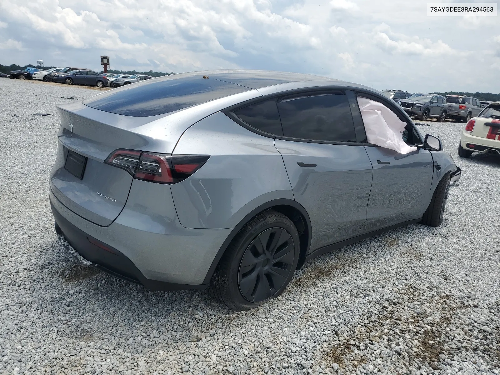 7SAYGDEE8RA294563 2024 Tesla Model Y