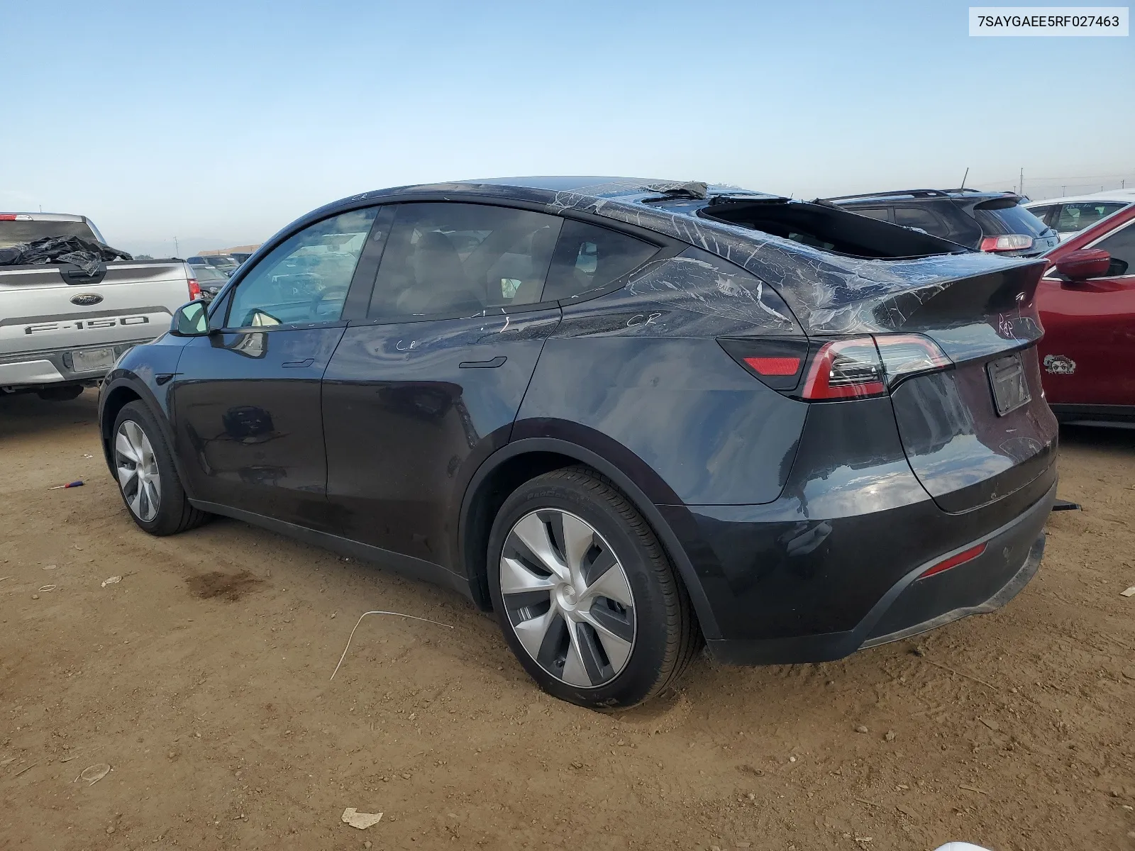 2024 Tesla Model Y VIN: 7SAYGAEE5RF027463 Lot: 65139854