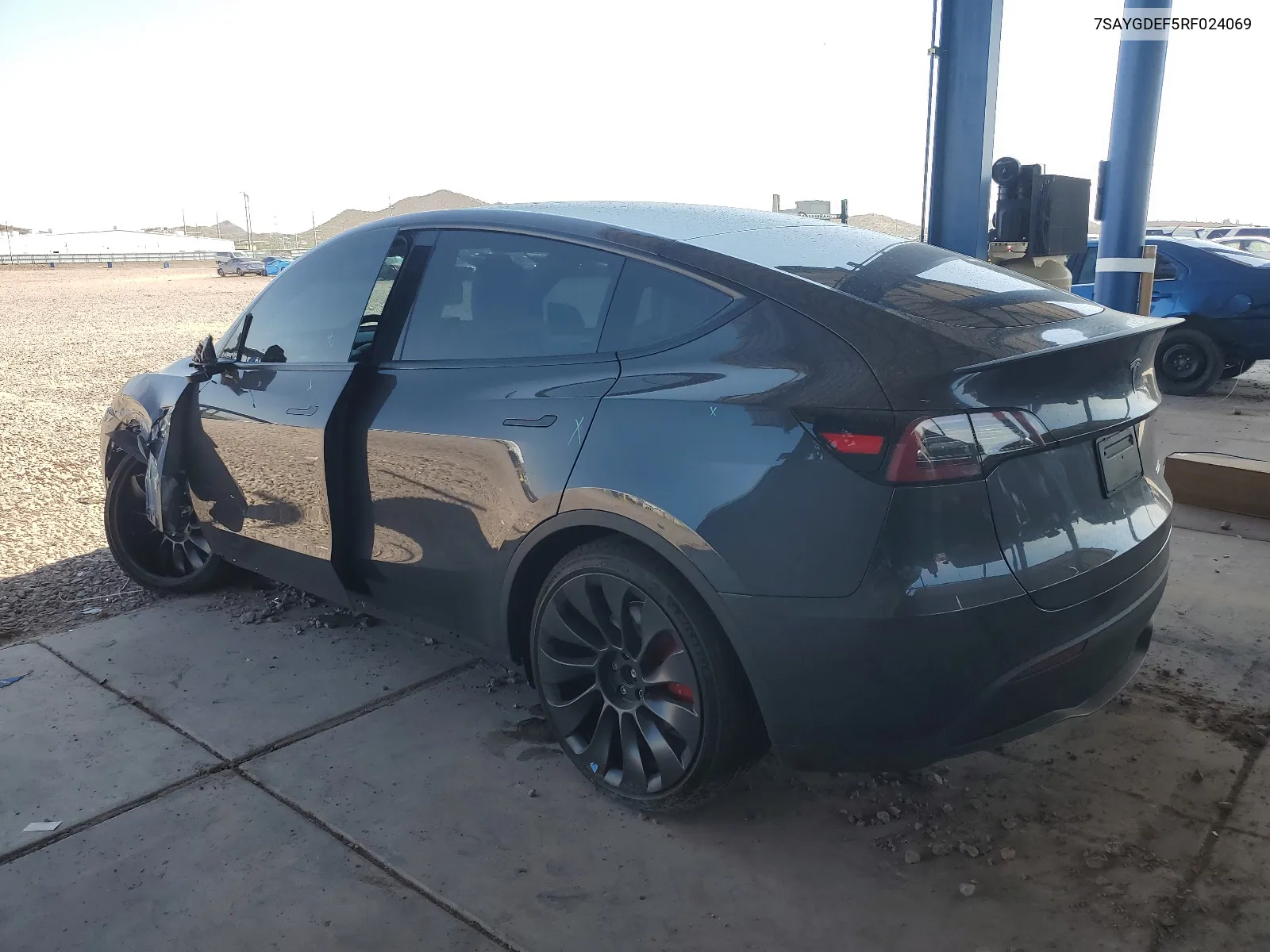 7SAYGDEF5RF024069 2024 Tesla Model Y