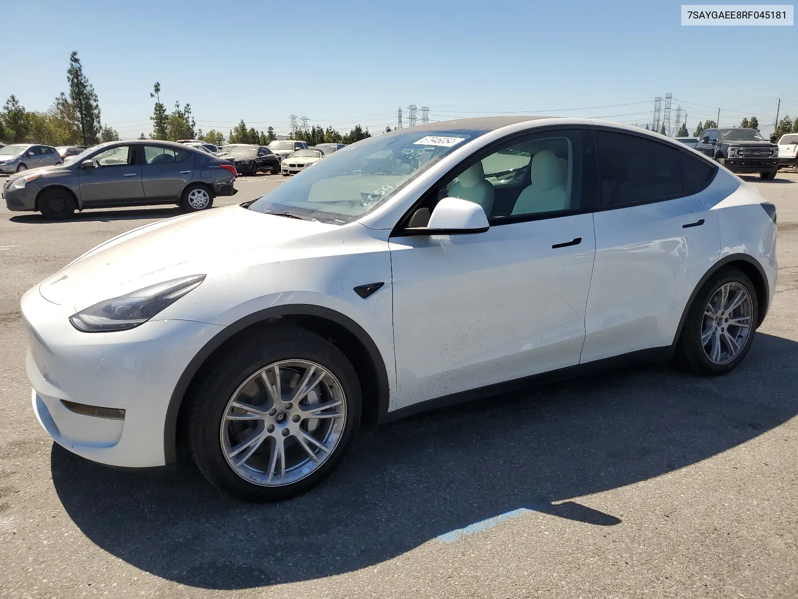 7SAYGAEE8RF045181 2024 Tesla Model Y