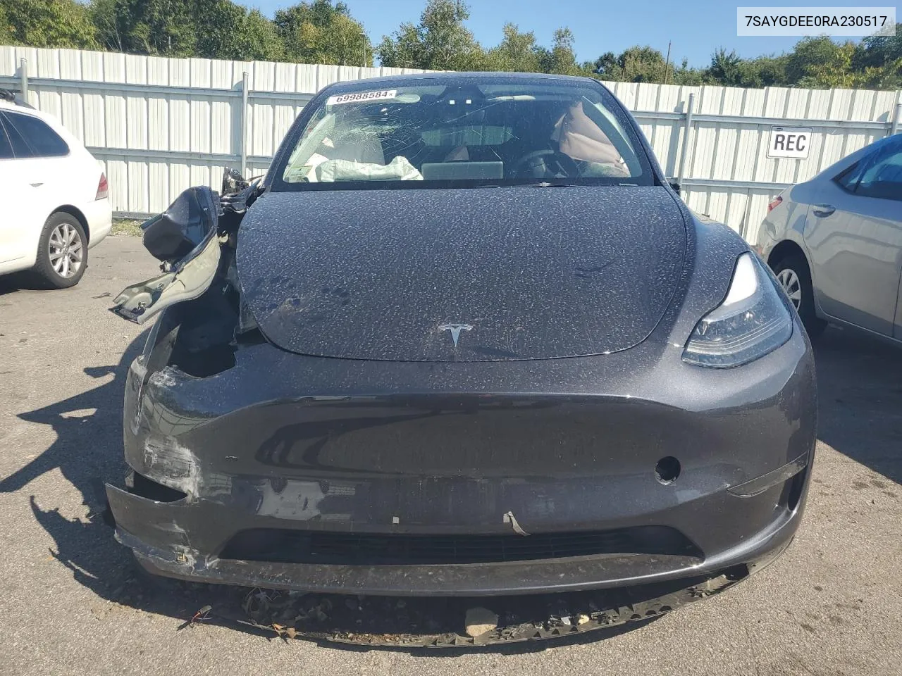 2024 Tesla Model Y VIN: 7SAYGDEE0RA230517 Lot: 69988584