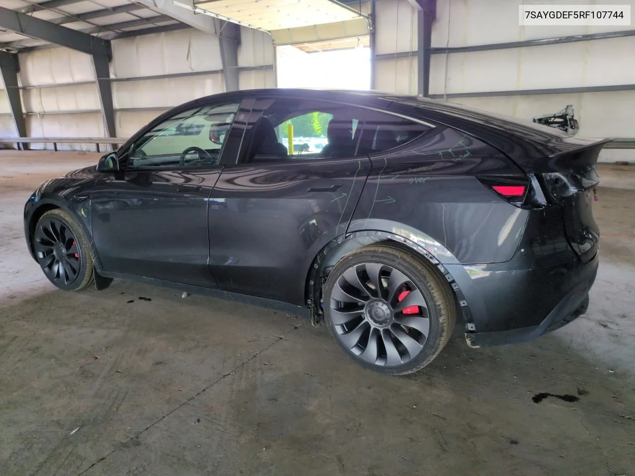 7SAYGDEF5RF107744 2024 Tesla Model Y