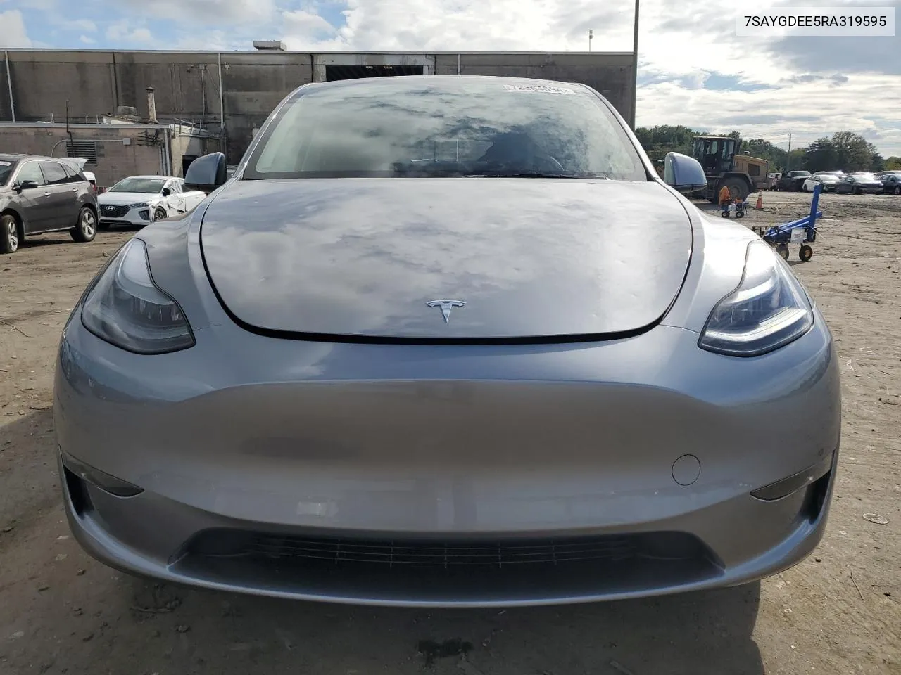 2024 Tesla Model Y VIN: 7SAYGDEE5RA319595 Lot: 72364894