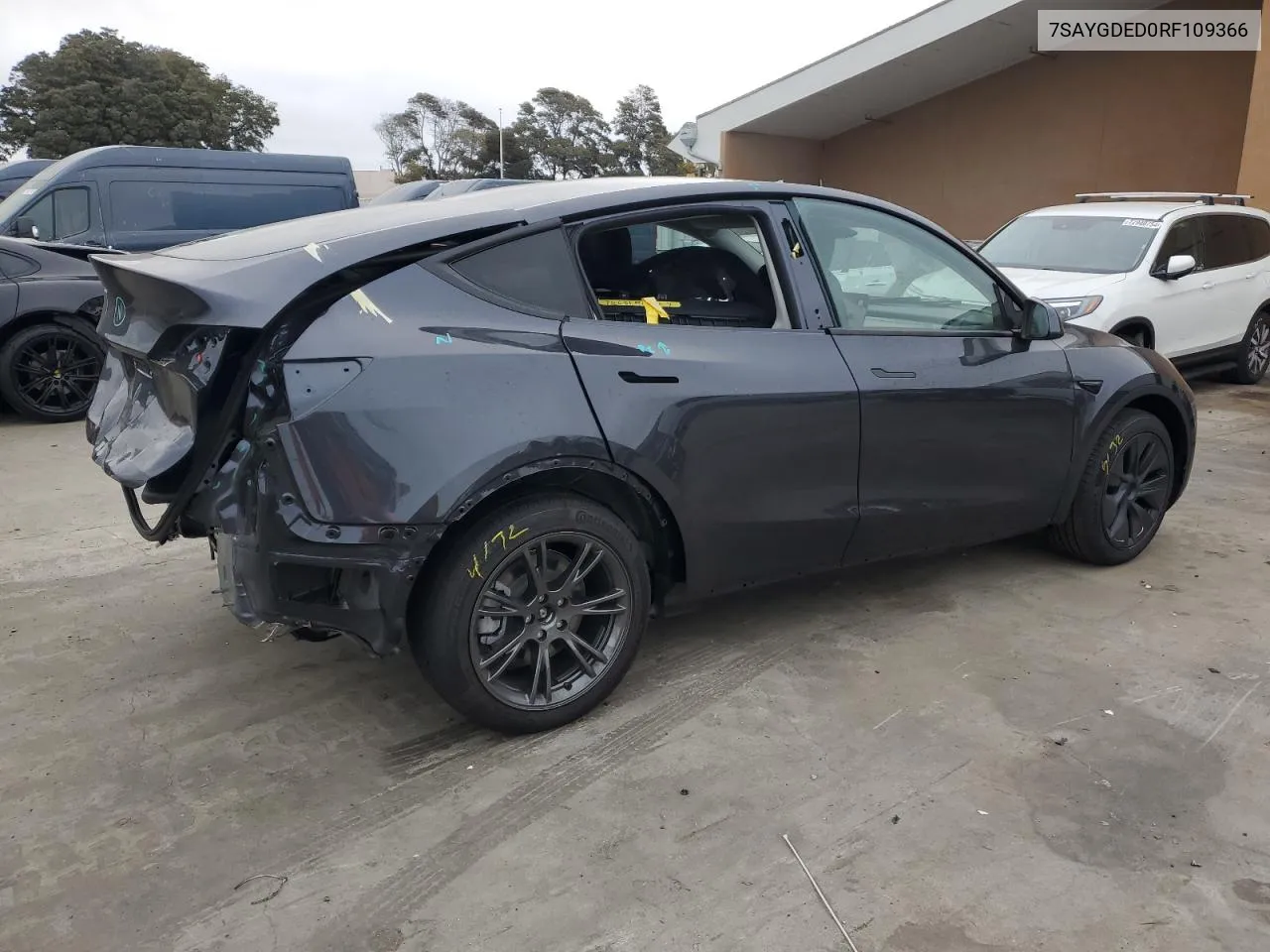 7SAYGDED0RF109366 2024 Tesla Model Y