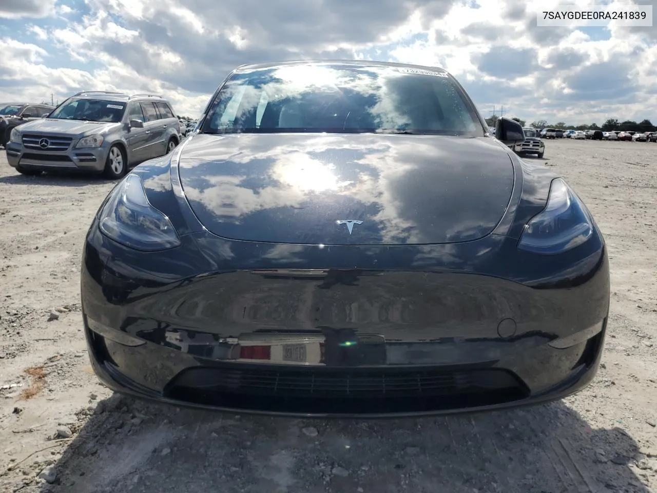 2024 Tesla Model Y VIN: 7SAYGDEE0RA241839 Lot: 73299034