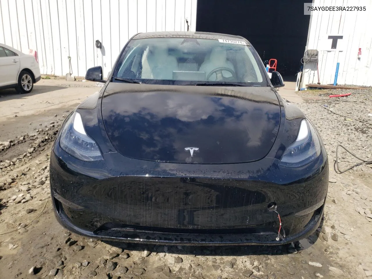 2024 Tesla Model Y VIN: 7SAYGDEE3RA227935 Lot: 74735274