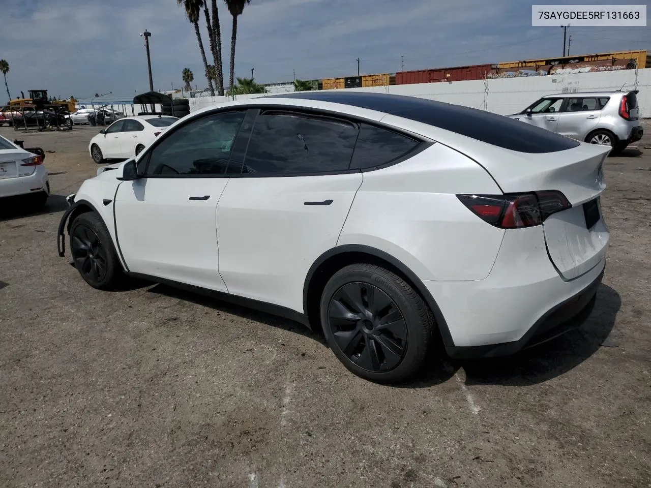 7SAYGDEE5RF131663 2024 Tesla Model Y