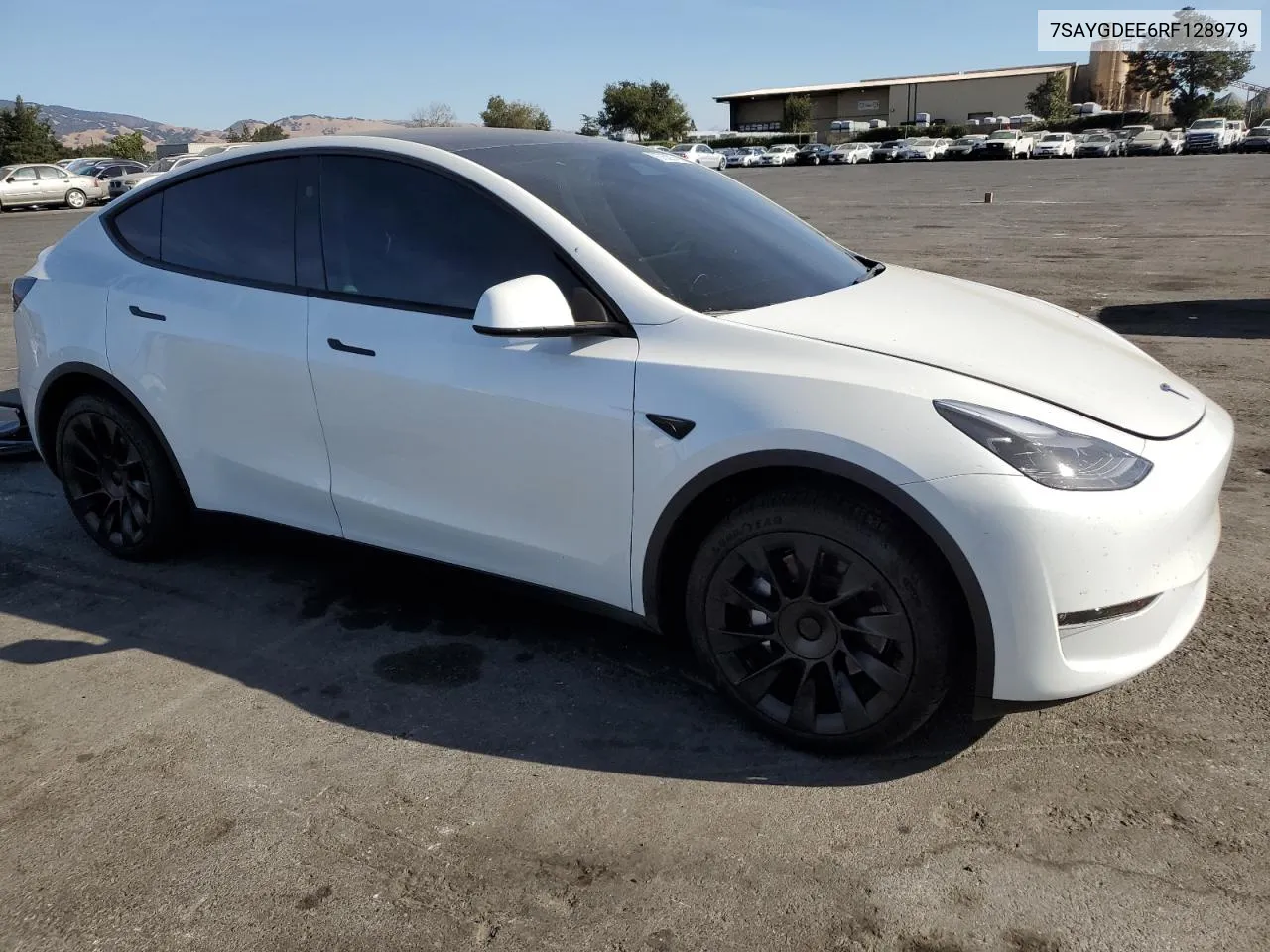 7SAYGDEE6RF128979 2024 Tesla Model Y