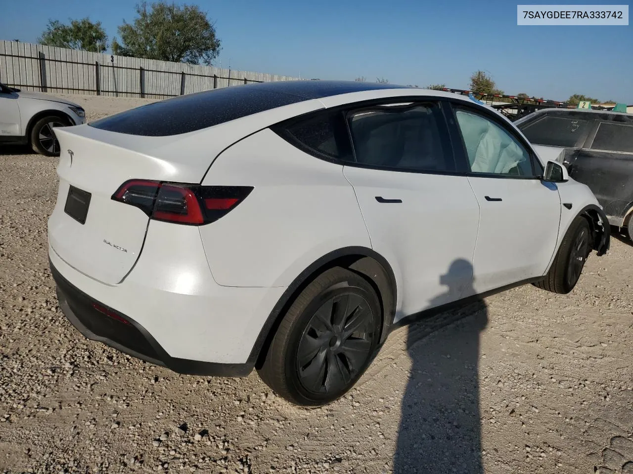 2024 Tesla Model Y VIN: 7SAYGDEE7RA333742 Lot: 77218354