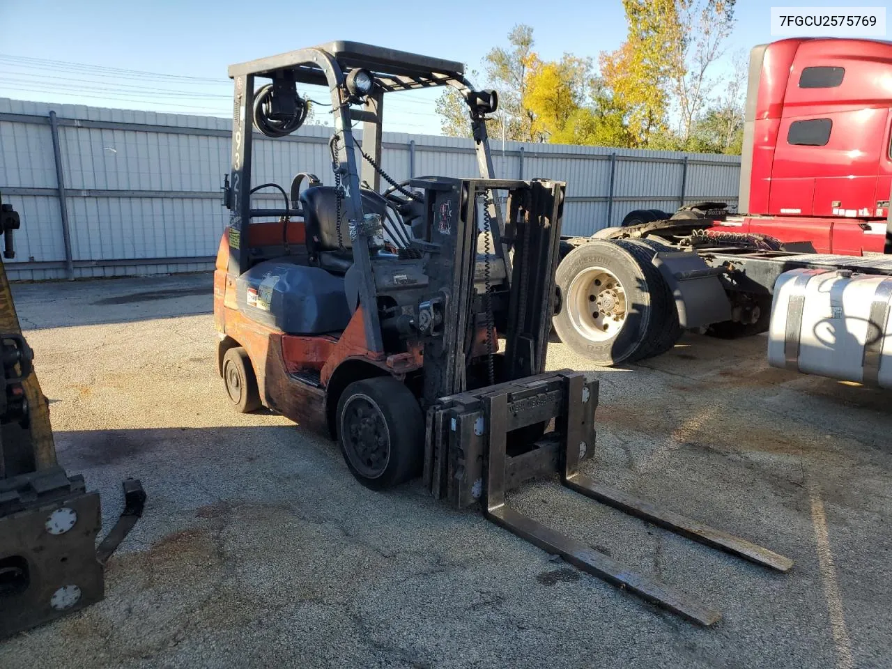 2002 Toyota Forklift VIN: 7FGCU2575769 Lot: 74163144