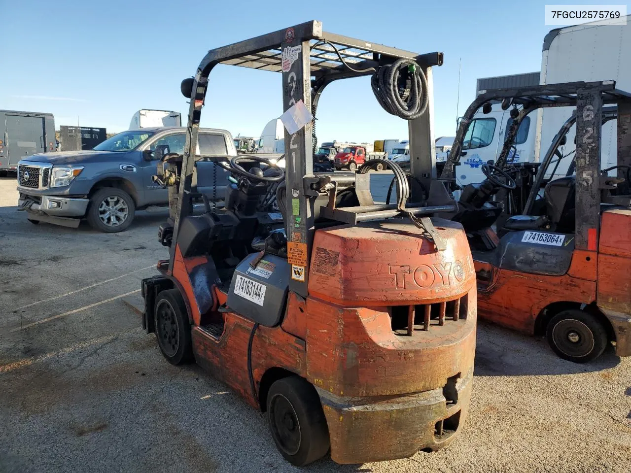 2002 Toyota Forklift VIN: 7FGCU2575769 Lot: 74163144