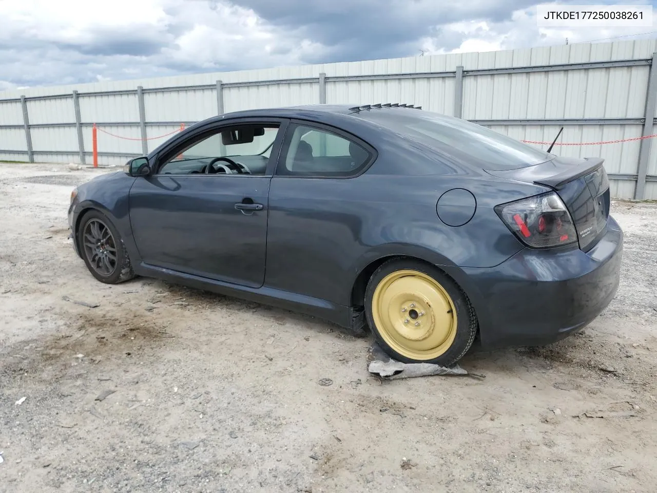 JTKDE177250038261 2005 Toyota Scion Tc