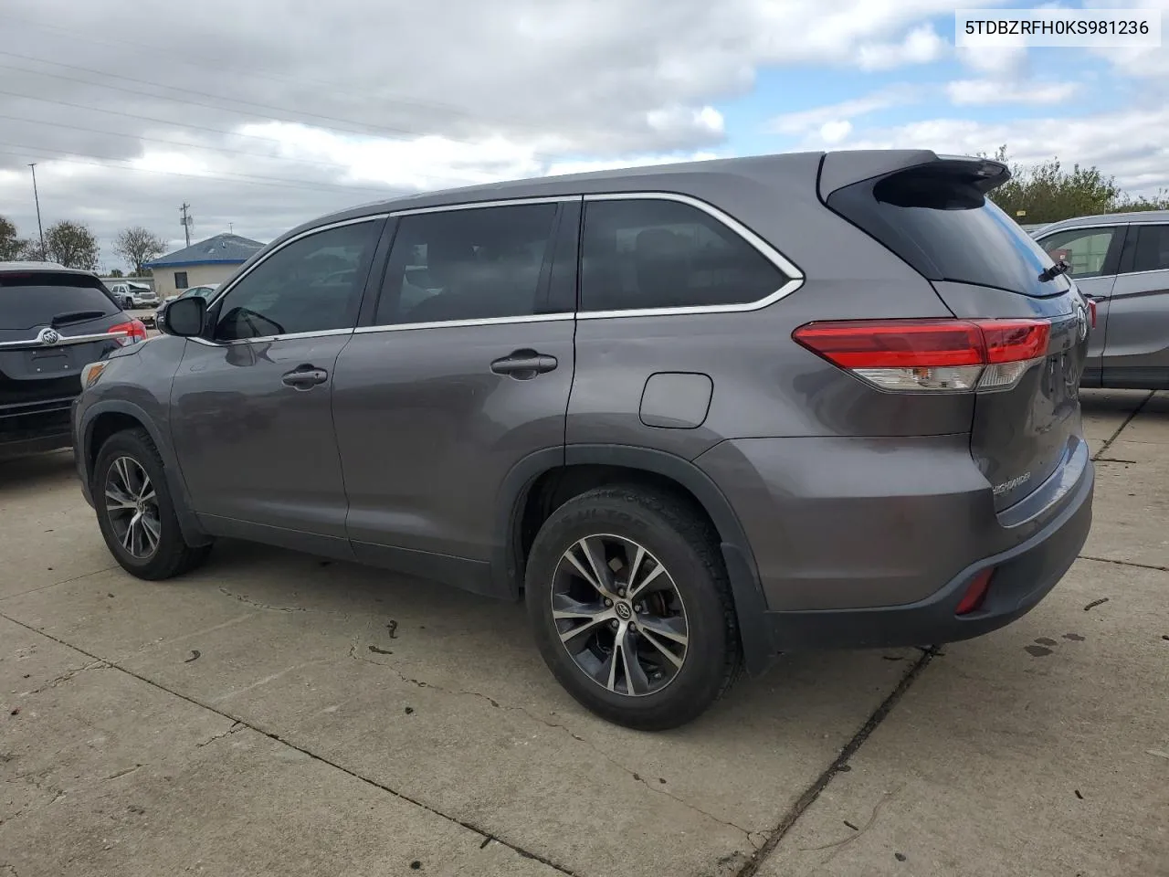 2019 Toyota Highlander Le VIN: 5TDBZRFH0KS981236 Lot: 75207054