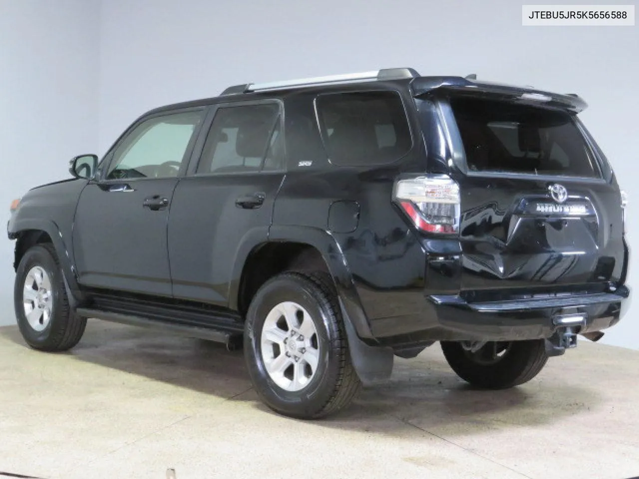 JTEBU5JR5K5656588 2019 Toyota 4Runner Sr5