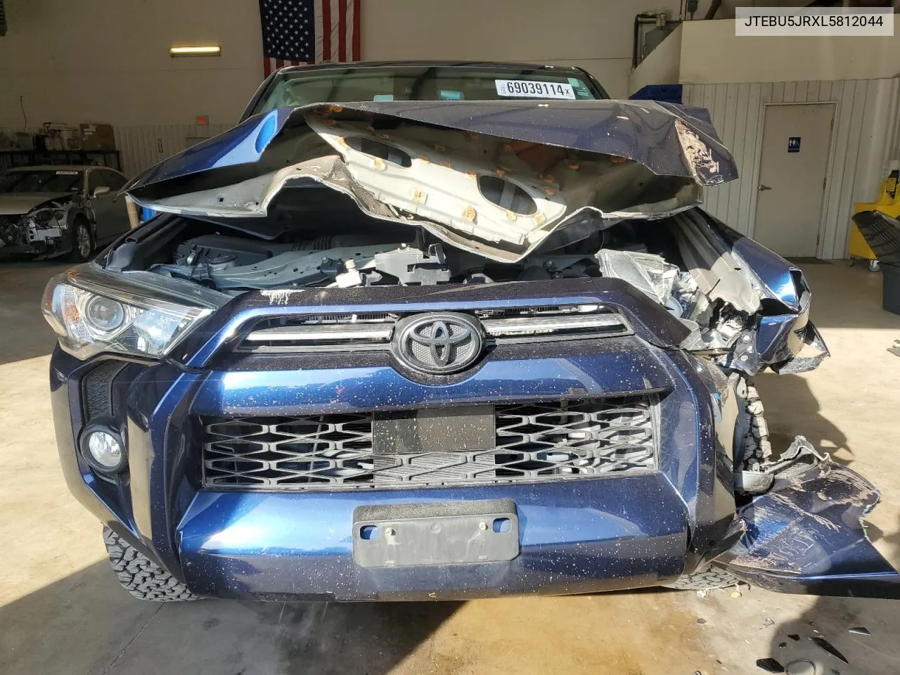 2020 Toyota 4Runner Sr5/Sr5 Premium VIN: JTEBU5JRXL5812044 Lot: 69039114