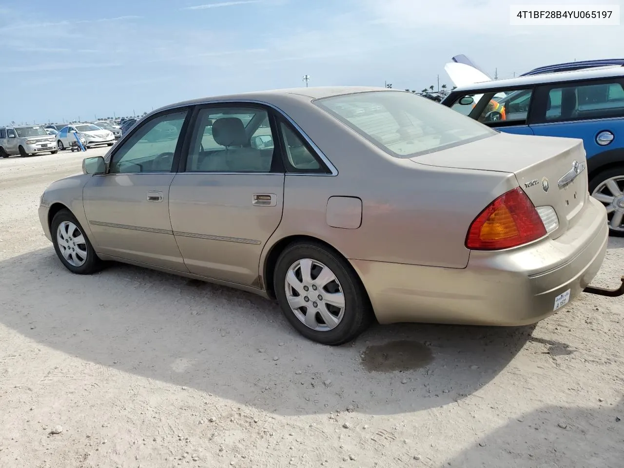 2000 Toyota Avalon Xl VIN: 4T1BF28B4YU065197 Lot: 76331134