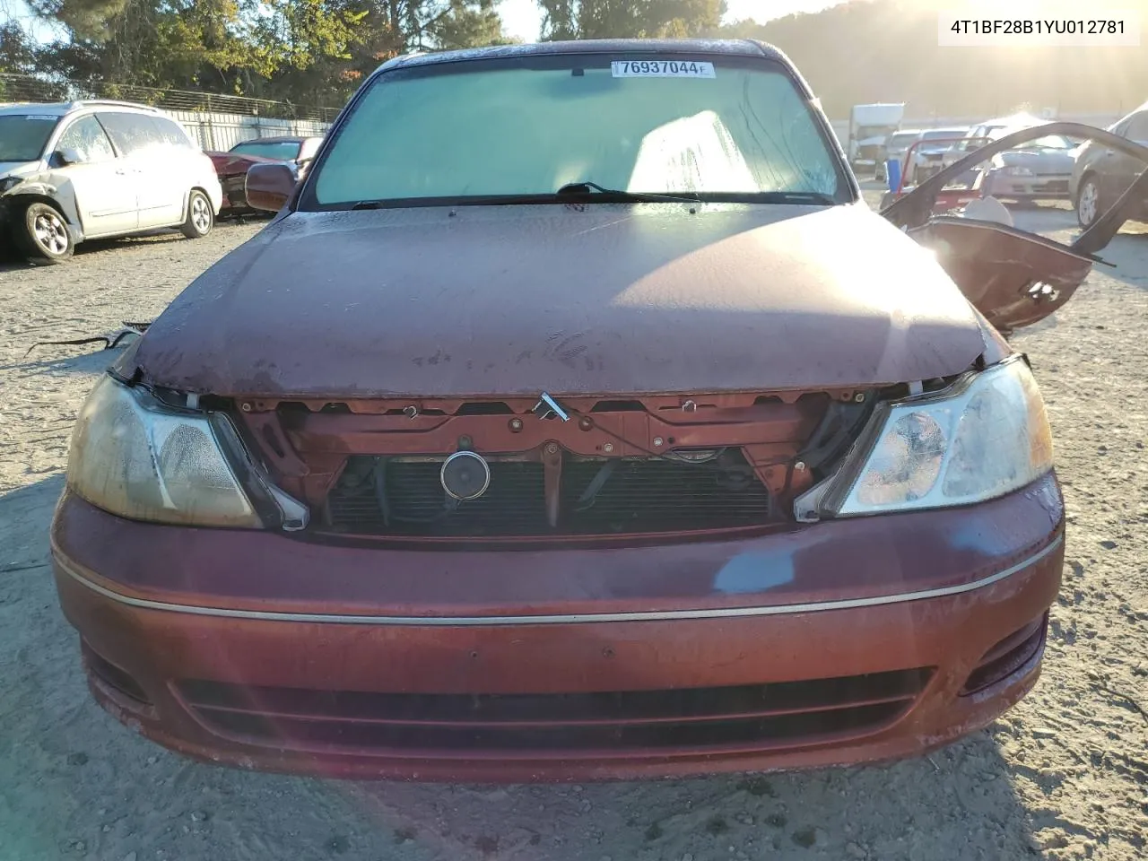 2000 Toyota Avalon Xl VIN: 4T1BF28B1YU012781 Lot: 76937044