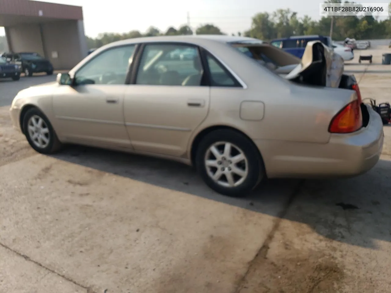 2002 Toyota Avalon Xl VIN: 4T1BF28B82U216906 Lot: 71080114