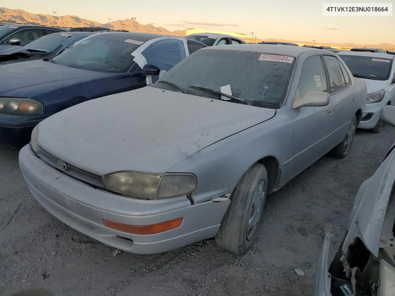 1992 Toyota Camry Le VIN: 4T1VK12E3NU018664 Lot: 67193664