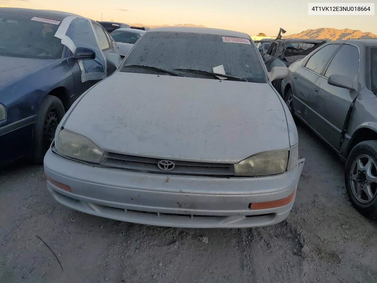 1992 Toyota Camry Le VIN: 4T1VK12E3NU018664 Lot: 67193664