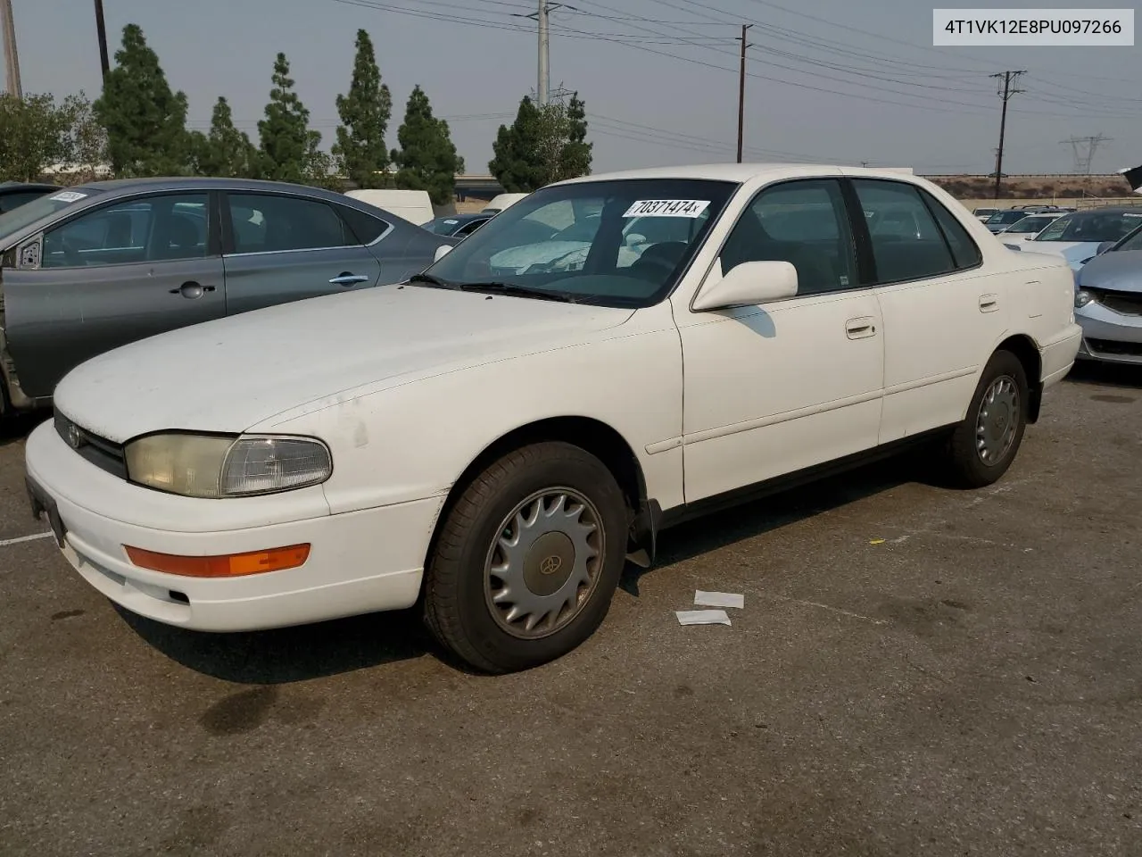 1993 Toyota Camry Le VIN: 4T1VK12E8PU097266 Lot: 70371474