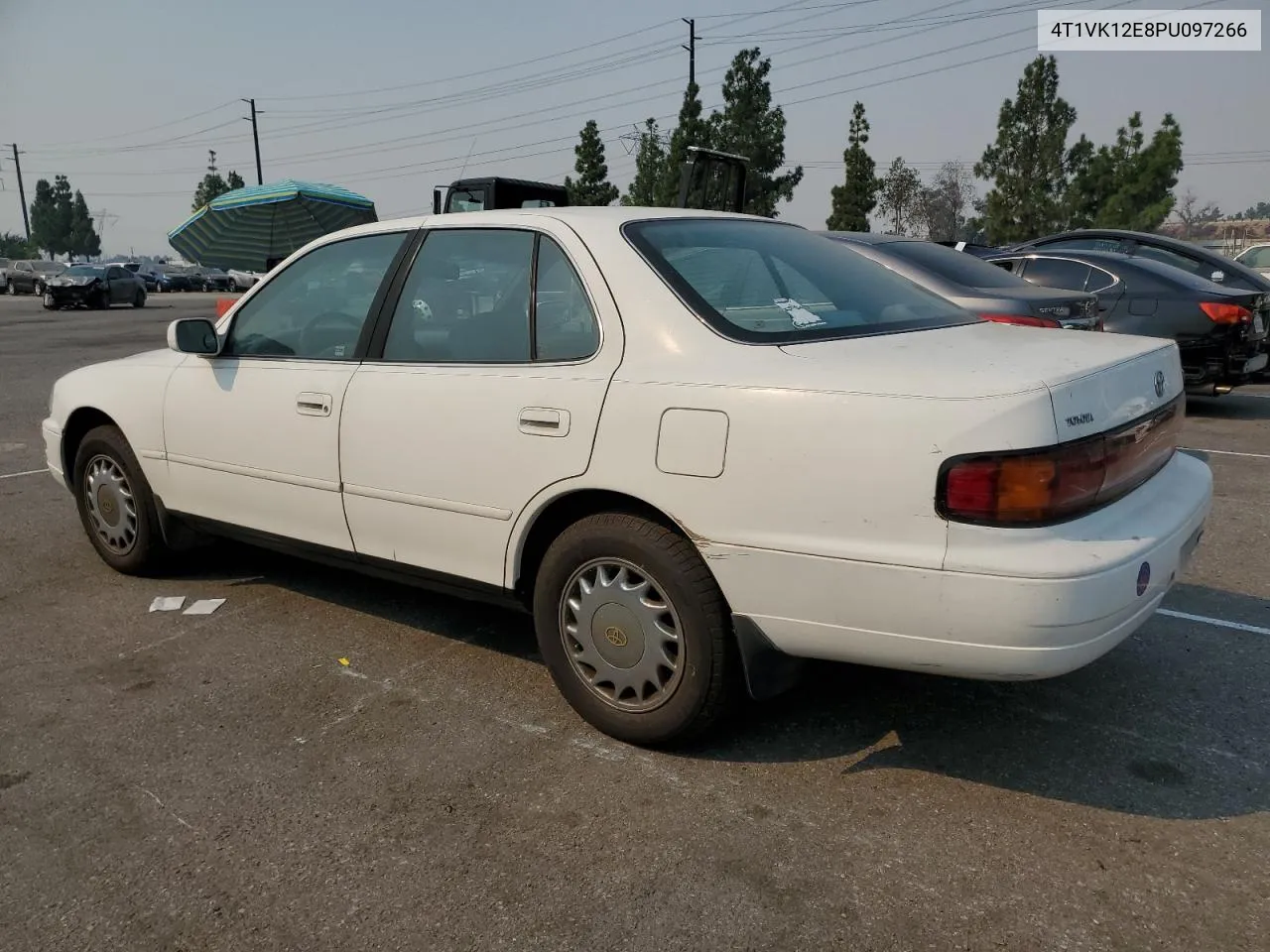 1993 Toyota Camry Le VIN: 4T1VK12E8PU097266 Lot: 70371474