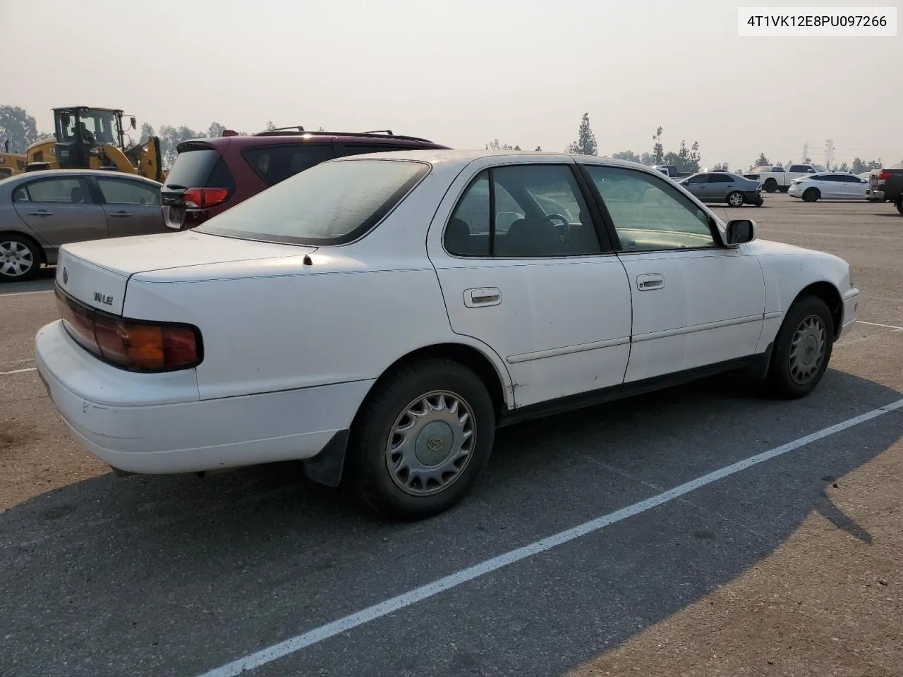 1993 Toyota Camry Le VIN: 4T1VK12E8PU097266 Lot: 70371474