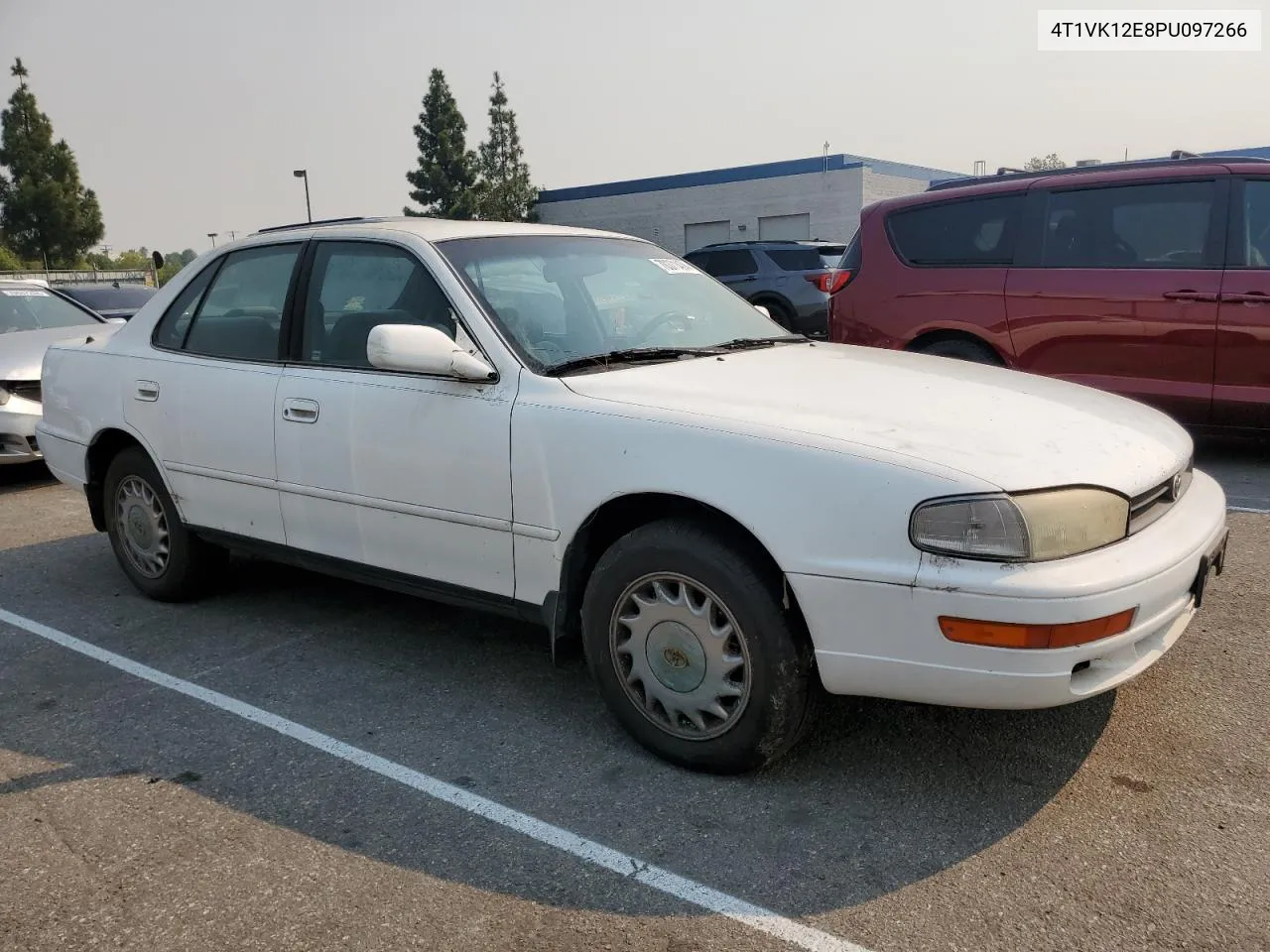 1993 Toyota Camry Le VIN: 4T1VK12E8PU097266 Lot: 70371474