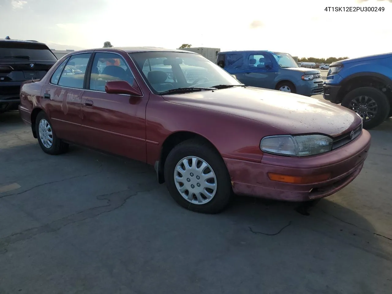 1993 Toyota Camry Le VIN: 4T1SK12E2PU300249 Lot: 75087864