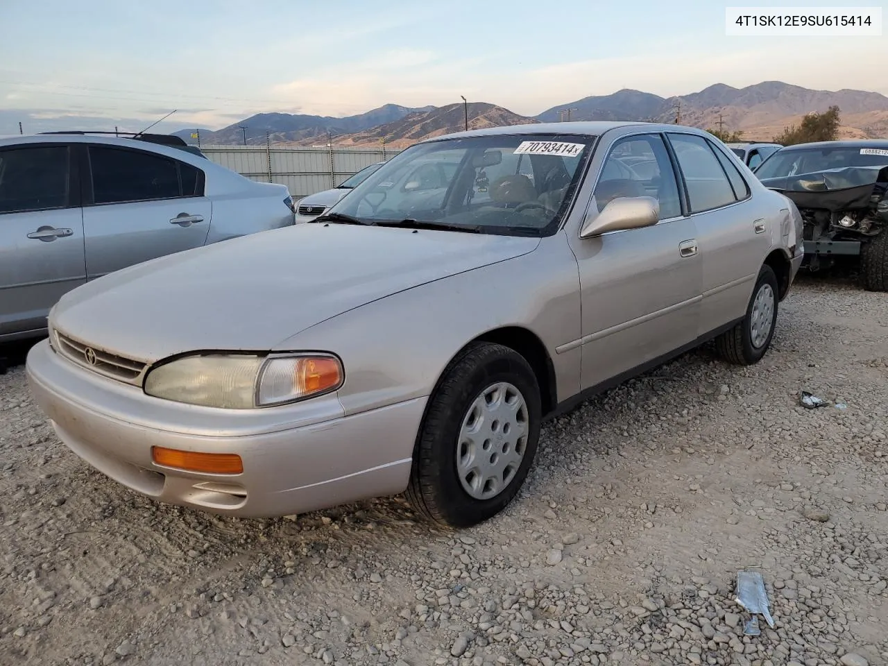 1995 Toyota Camry Le VIN: 4T1SK12E9SU615414 Lot: 70793414