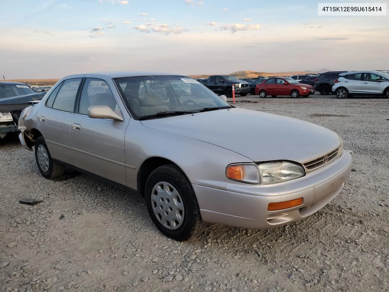 1995 Toyota Camry Le VIN: 4T1SK12E9SU615414 Lot: 70793414