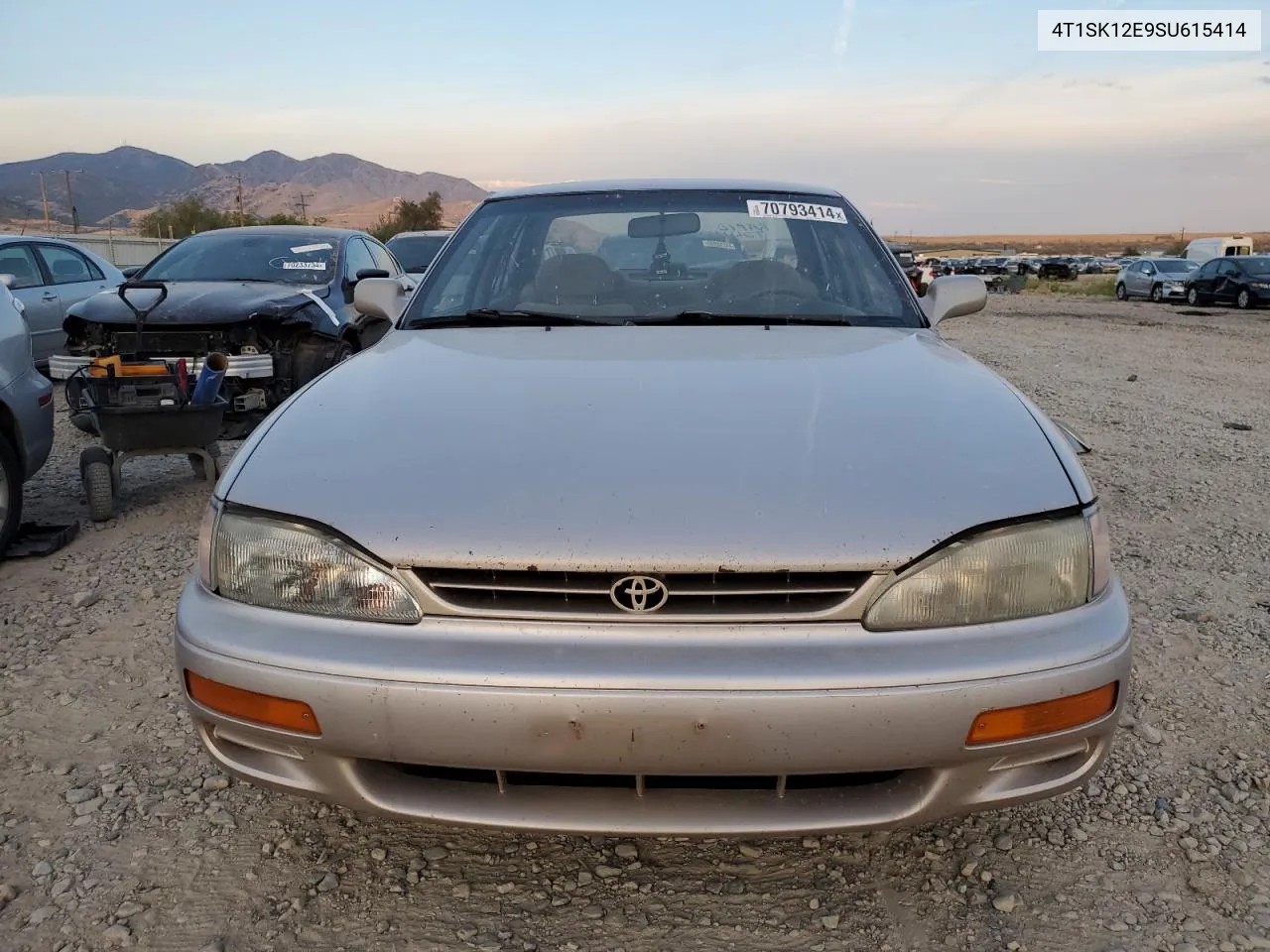 1995 Toyota Camry Le VIN: 4T1SK12E9SU615414 Lot: 70793414