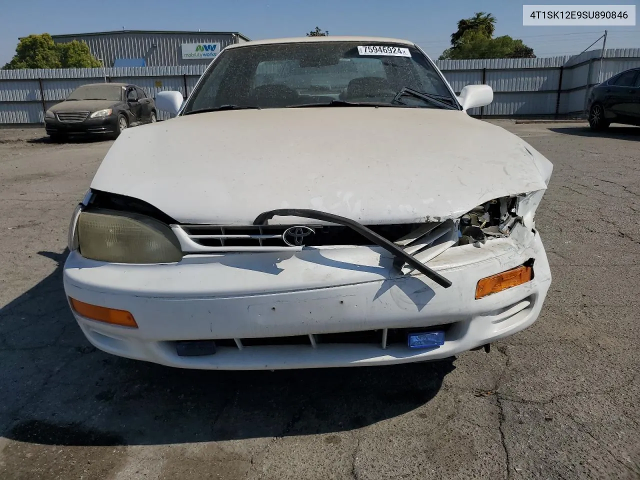 1995 Toyota Camry Le VIN: 4T1SK12E9SU890846 Lot: 75946924