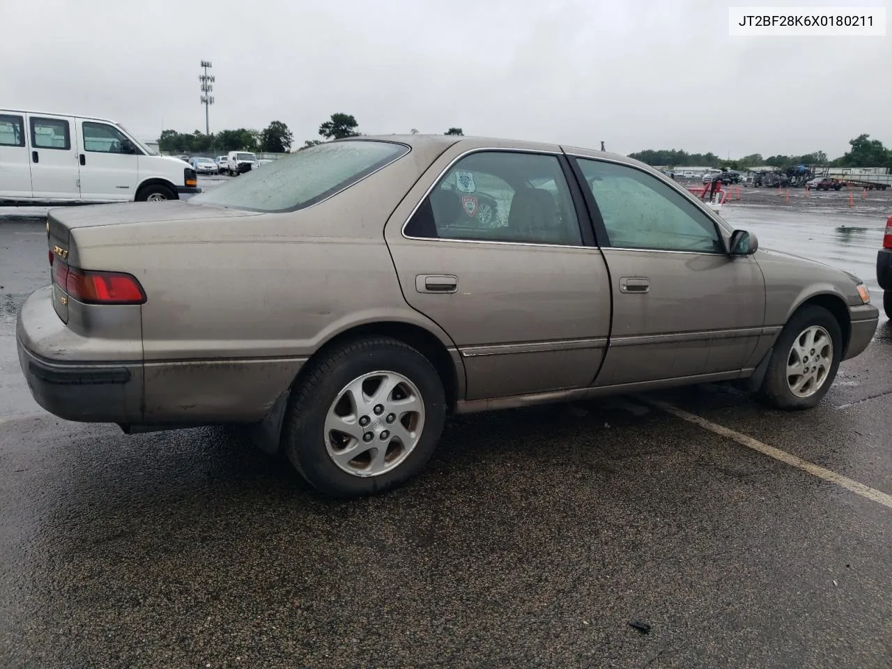 1999 Toyota Camry Le VIN: JT2BF28K6X0180211 Lot: 62667224