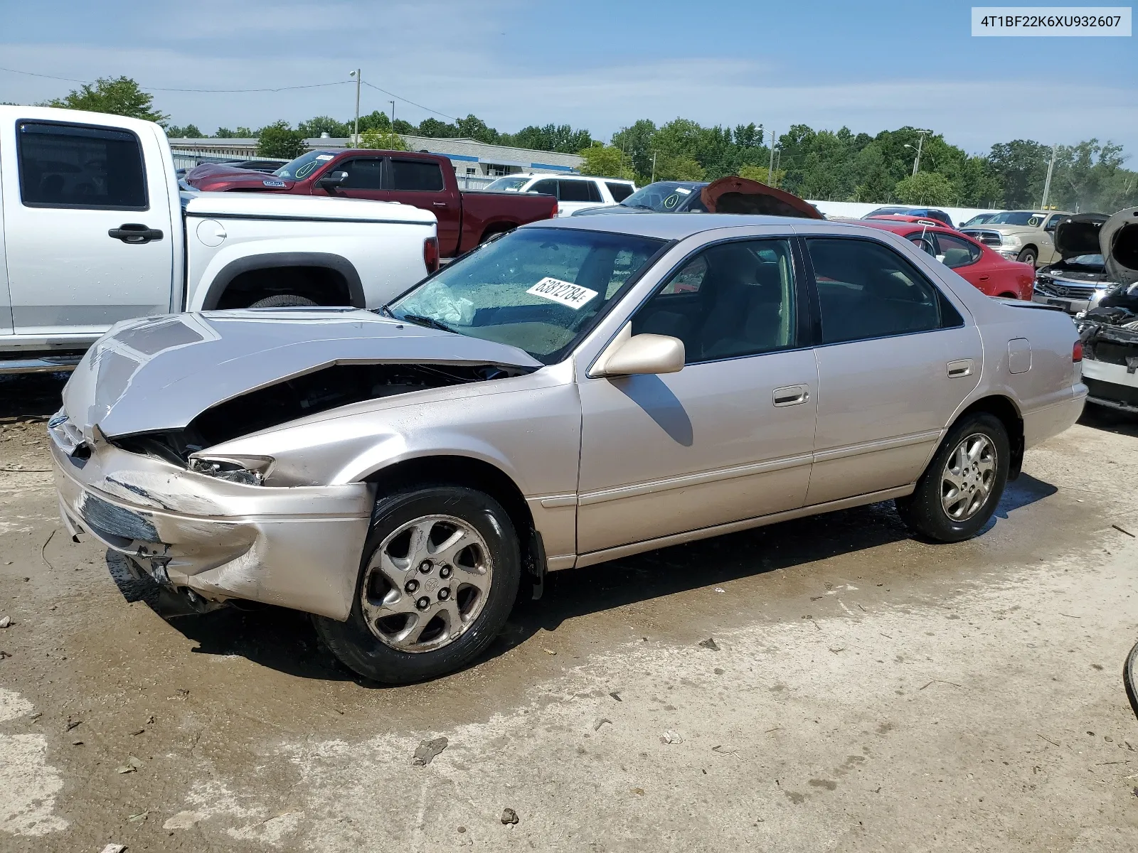 1999 Toyota Camry Le VIN: 4T1BF22K6XU932607 Lot: 63812784