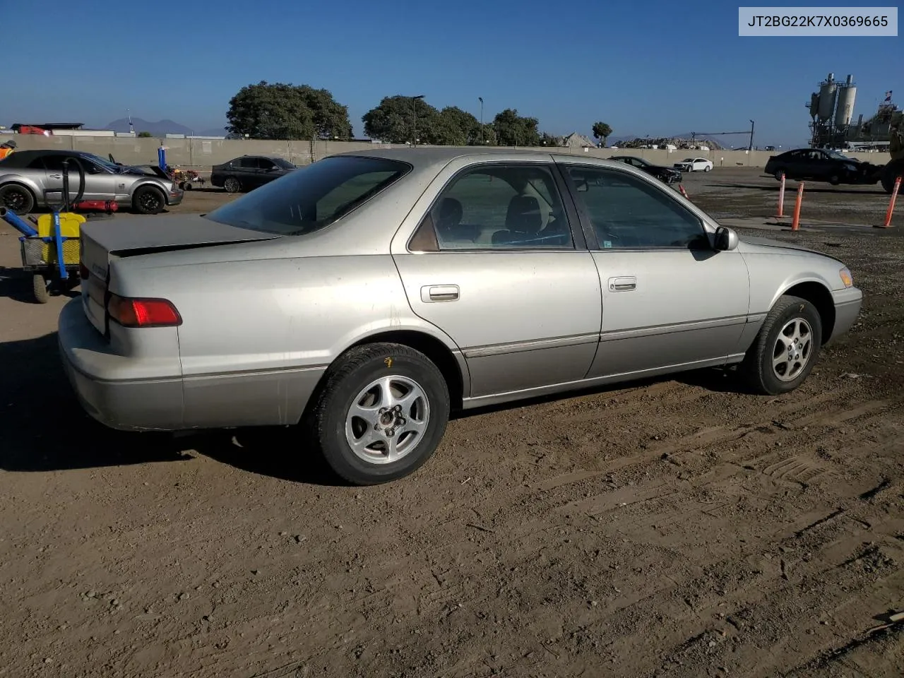 1999 Toyota Camry Le VIN: JT2BG22K7X0369665 Lot: 73612944